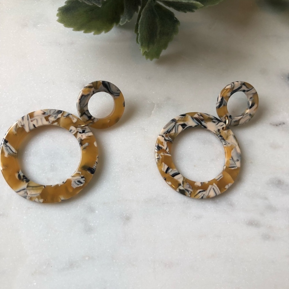 The Naomi - Mustard Resin Earrings - Picture 2 of 5